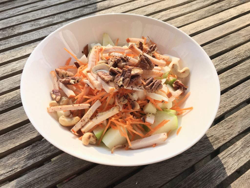 Koolrabi salade met wortel en appel